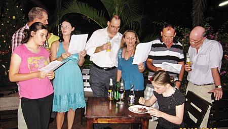 Rick and Harpic Bryant (center) lead the singing at the PILC and Jesters’ Carols and Canapés evening at Lakeside Restaurant, Mabprachan.